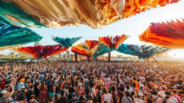 Влияние музыкальных фестивалей на социальные движения: от Woodstock до Coachella